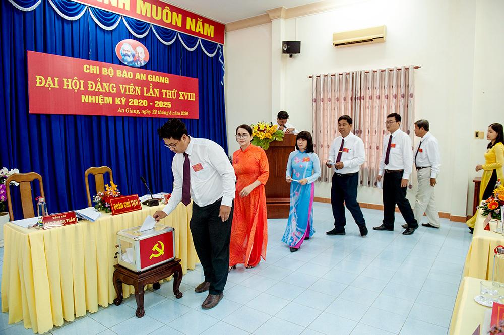 5 đồng chí được bầu vào Chi uỷ Báo An Giang