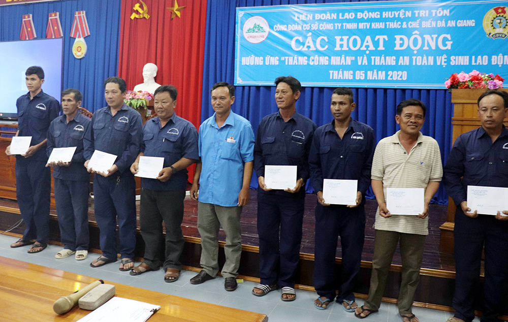 Công ty TNHH MTV Khai thác và Chế biến đá An Giang hưởng ứng Tháng Công nhân và Tháng An toàn vệ sinh lao động