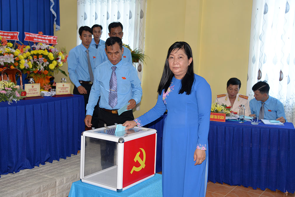 Đồng chí Trần Thị Thanh Thúy tái đắc cử Bí thư Đảng ủy xã Vĩnh Lợi khóa XII (nhiệm kỳ 2020-2025)