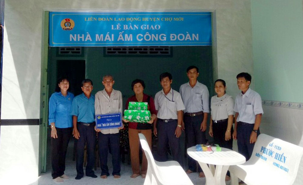 Liên đoàn Lao động huyện Chợ Mới bàn giao nhà Mái ấm Công đoàn