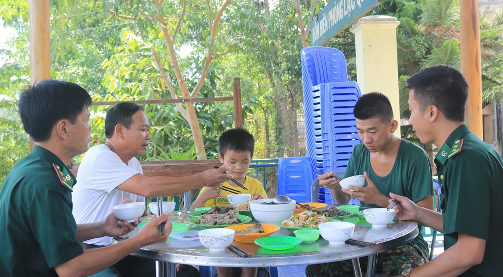 Những đứa con nuôi của Đồn Biên phòng