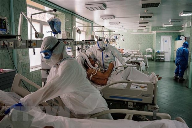 Tình hình COVID-19: Mỹ tiếp tục đứng đầu về số ca nhiễm và tử vong