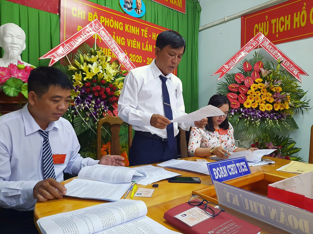 Đồng chí Phạm Văn Dương tái đắc cử Bí thư Chi bộ Phòng Kinh tế-Hạ tầng huyện Chợ Mới