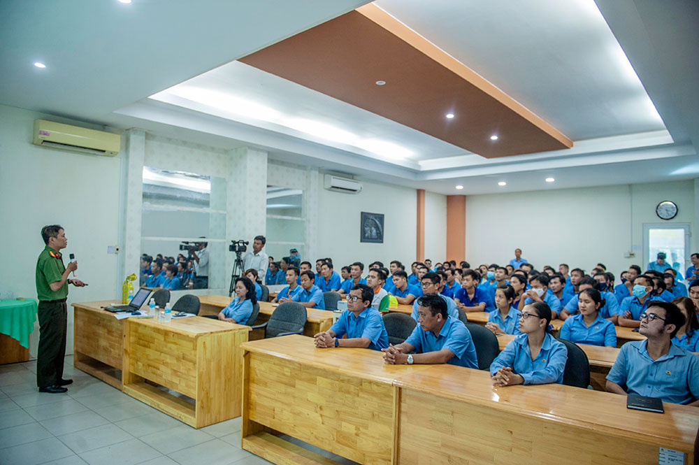 LĐLĐ tỉnh An Giang phổ biến pháp luật cho đoàn viên, người lao động Xí nghiệp Bình Đức