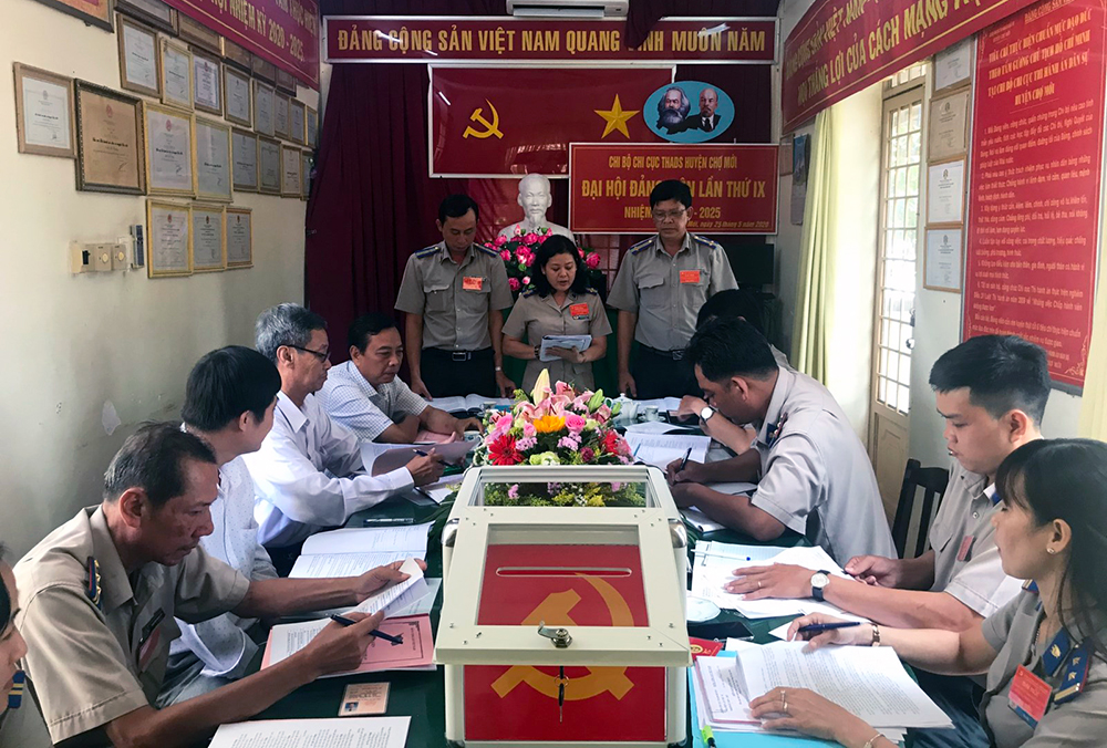 Đồng chí Nguyễn Thị Xuân Hương tái đắc cử Bí thư Chi bộ Chi cục Thi hành án dân sự huyện Chợ Mới