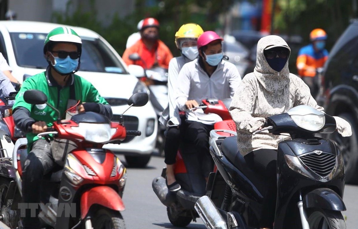 Thời tiết 10 ngày tới: Cả nước nắng nóng ban ngày, tối và đêm mưa dông