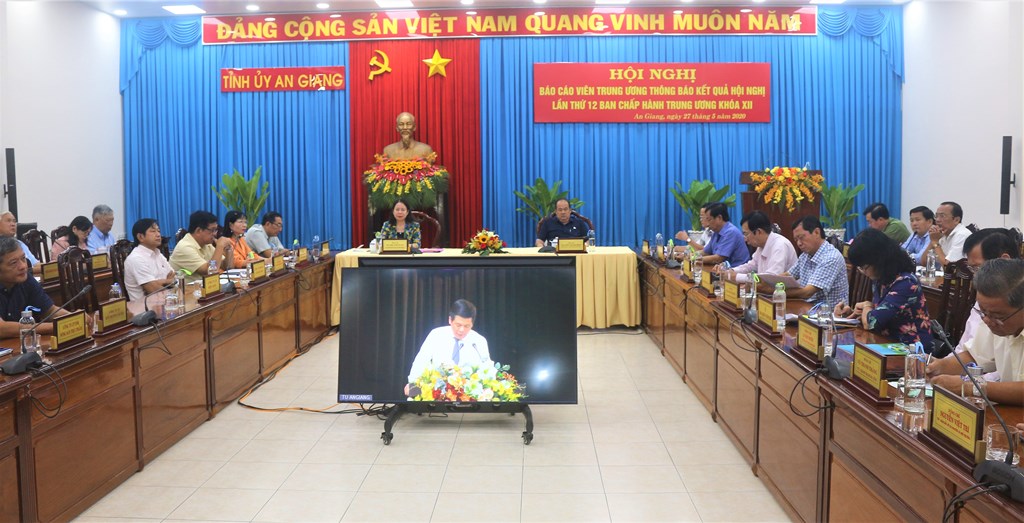 Hội nghị báo cáo viên trực tuyến thông báo kết quả Hội nghị Trung ương 12