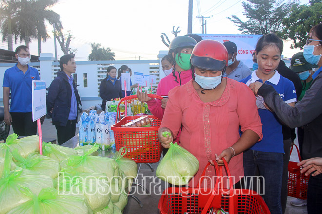 Siêu thị yêu thương đến với công nhân có hoàn cảnh khó khăn