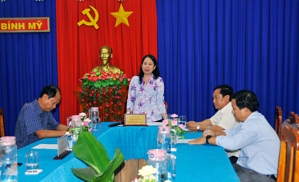 Bí thư Tỉnh ủy An Giang Võ Thị Ánh Xuân khảo sát khu vực sạt lở trên tuyến QL.91