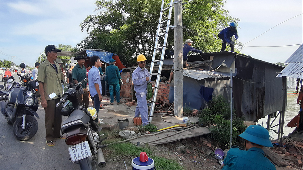 Châu Phú di dời các hộ dân trong vùng cảnh báo sạt lở đến nơi an toàn