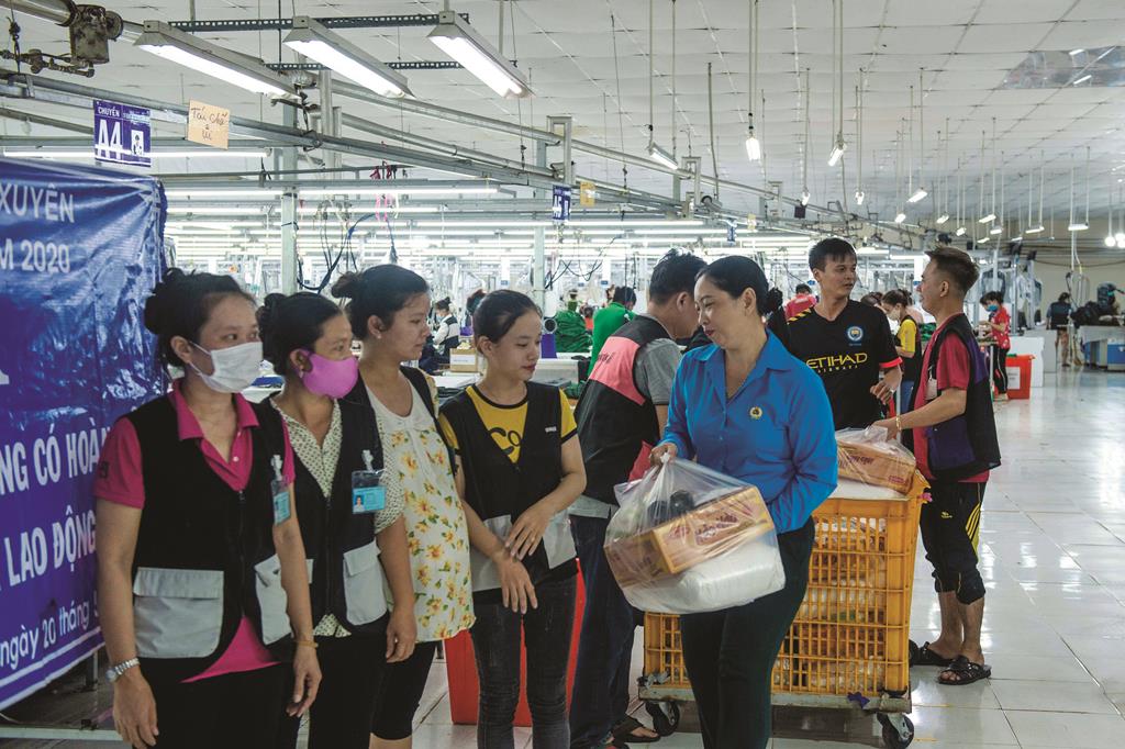 Chăm lo đoàn viên, người lao động bị ảnh hưởng dịch bệnh Covid-19