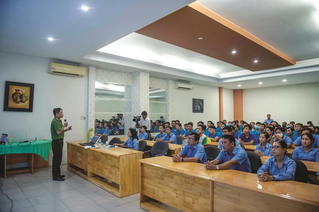 Chăm lo đoàn viên, người lao động bị ảnh hưởng dịch bệnh Covid-19