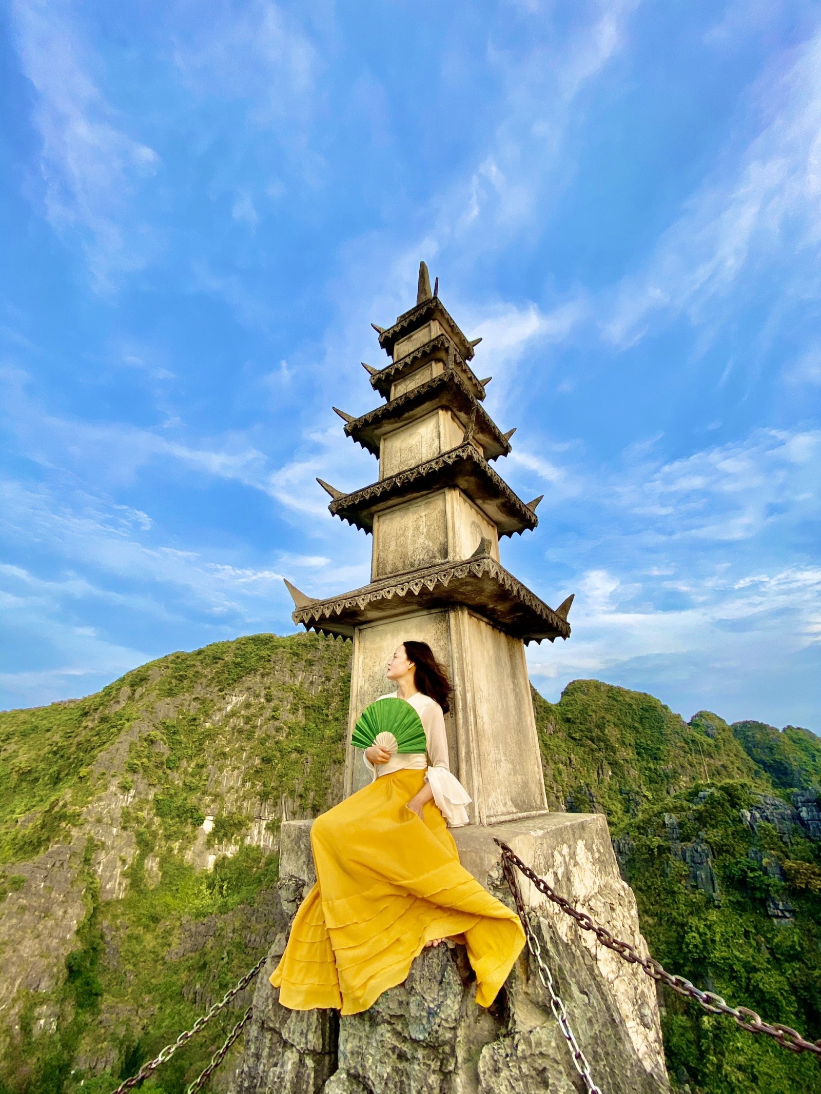 Ngắm lúa chín vàng từ đỉnh Hang Múa
