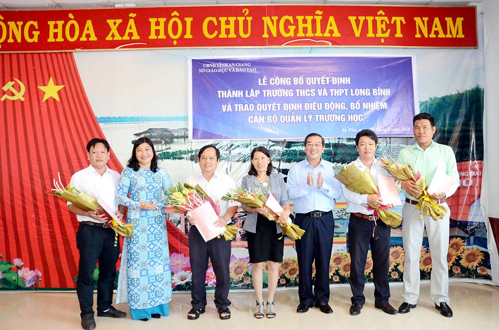 Thành lập Trường THCS - THPT Long Bình và trao quyết định điều động, bổ nhiệm cán bộ