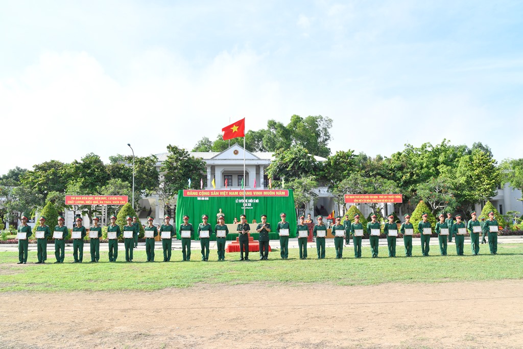 Trung đoàn Bộ binh 892 tổ chức tuyên thệ chiến sĩ mới năm 2020