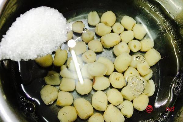 Chè hạt sen đậu xanh thơm mát giải nhiệt ngày hè