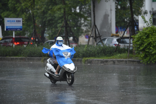 Đêm 30-5, Bắc Bộ có nơi mưa to, đề phòng lốc, sét, mưa đá