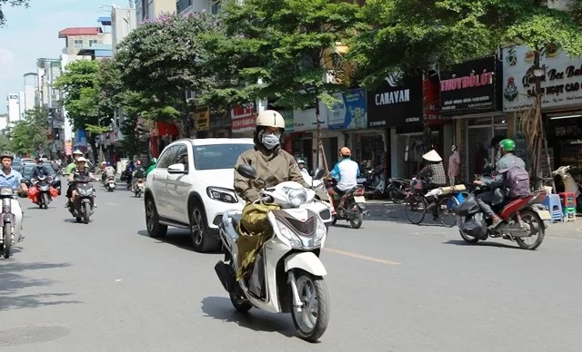 Nắng nóng gay gắt gia tăng, có nơi hơn 38 độ C
