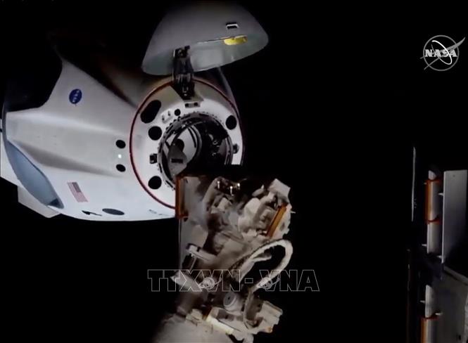 Tàu vũ trụ Crew Dragon 'cập bến' ISS