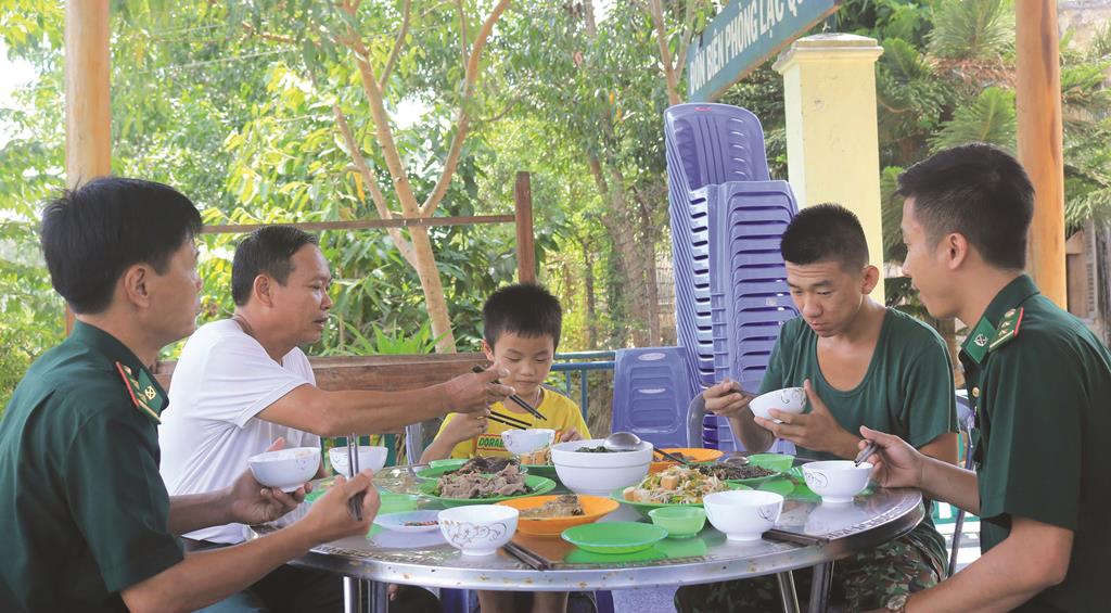 5 cậu con nuôi của Đồn Biên phòng