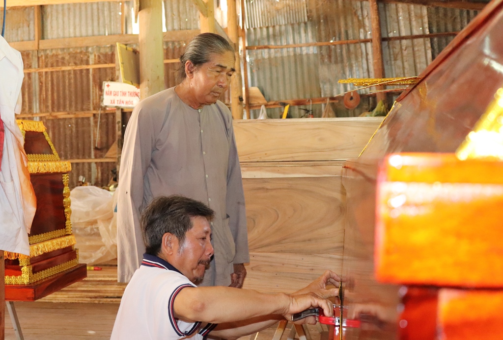 Hơn 30 năm đóng góp cho đời các việc thiện