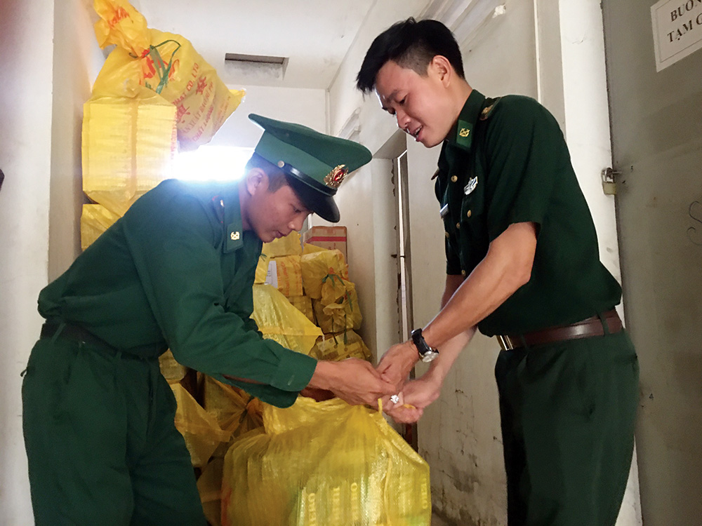 Chiến sĩ Tới làm theo lời Bác
