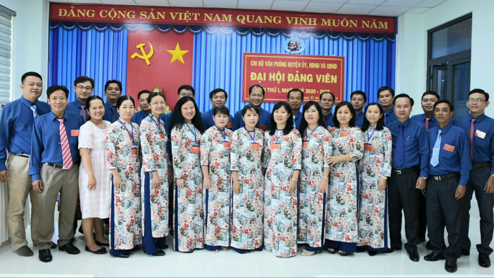 Đại hội Chi bộ Văn phòng Huyện ủy, HĐND và UBND huyện Châu Phú (nhiệm kỳ 2020-2025)
