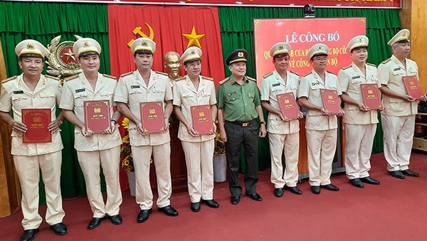 Bổ nhiệm Phó giám đốc, điều động hàng loạt chỉ huy Công an Vĩnh Long