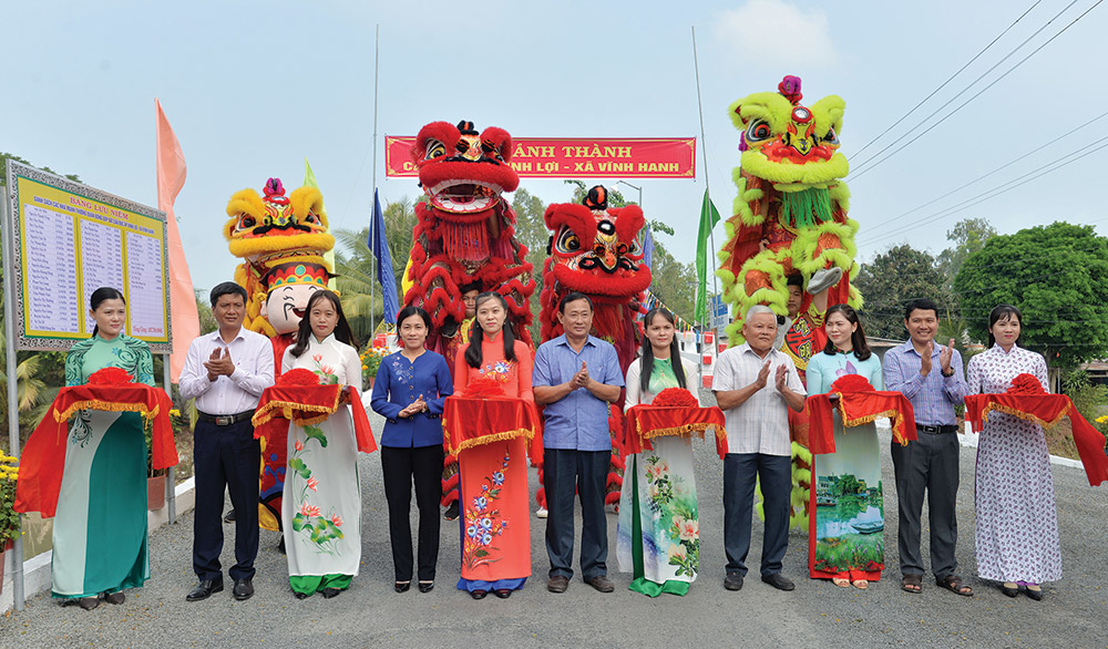 Phấn đấu xây dựng quê hương ngày càng văn minh