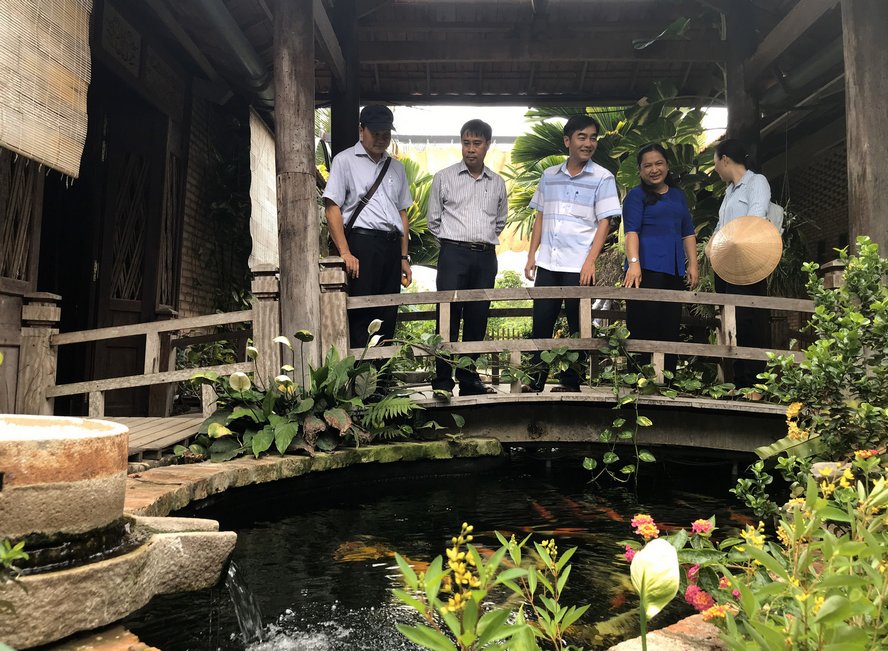 Về Vĩnh Long, khám phá du lịch sông nước miệt vườn