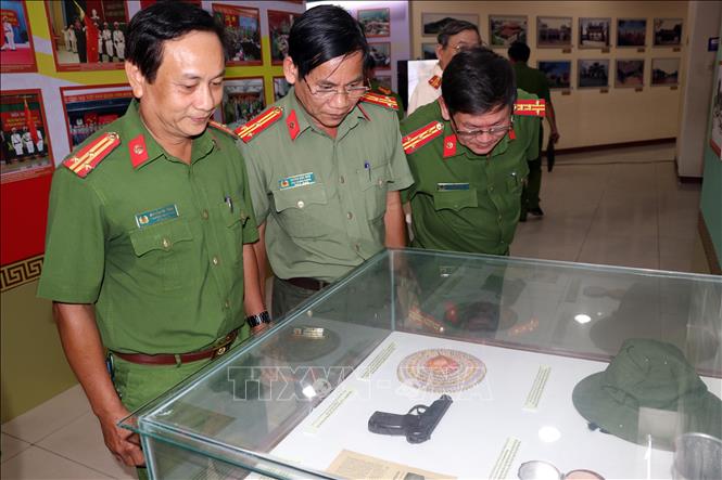 Khai mạc Triển lãm '75 năm Công an nhân dân - vì nước quên thân, vì dân phục vụ'