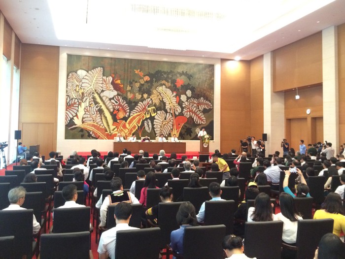 Chủ tịch Quốc hội gặp mặt những người làm báo tiêu biểu