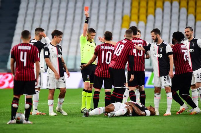Ronaldo hỏng phạt đền, Juventus phá kỷ lục dự chung kết Coppa Italia