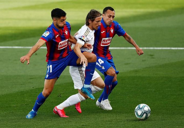 'Dải ngân hà' tỏa sáng, Real Madrid áp sát ngôi đầu La Liga