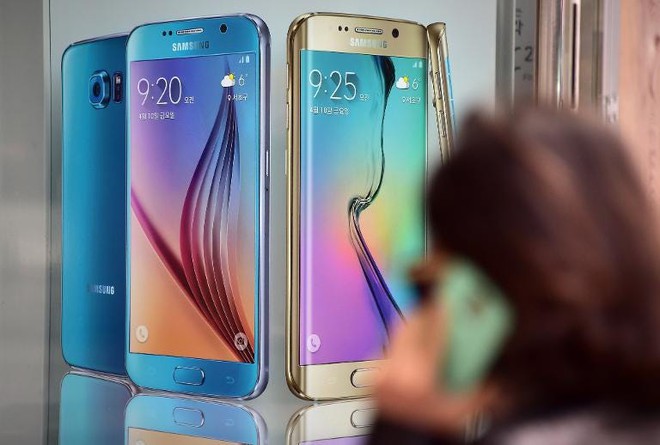 Vì sao smartphone liền khối thống lĩnh thị trường?