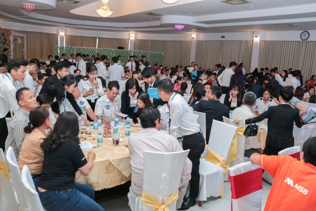 Phố thương mại TNR Stars Thoại Sơn vừa ra mắt đã “cháy hàng”
