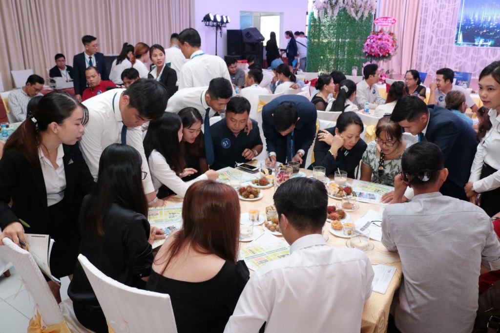 Phố thương mại TNR Stars Thoại Sơn vừa ra mắt đã “cháy hàng”