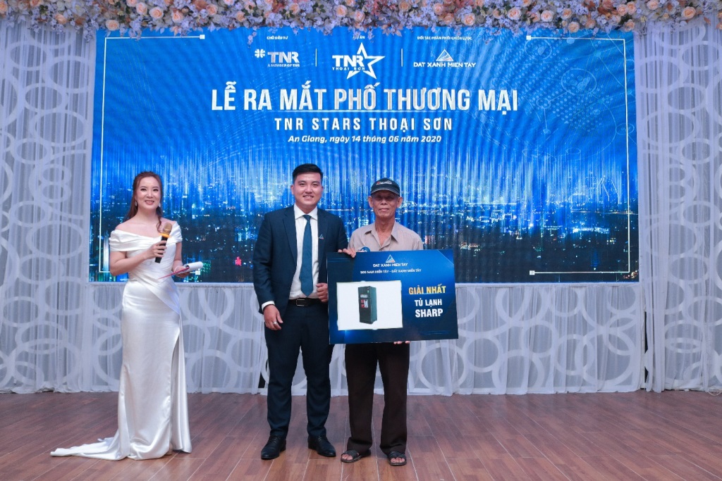 Phố thương mại TNR Stars Thoại Sơn vừa ra mắt đã “cháy hàng”