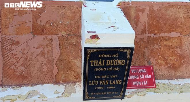 Chiêm ngưỡng đồng hồ đá trăm tuổi độc nhất Việt Nam