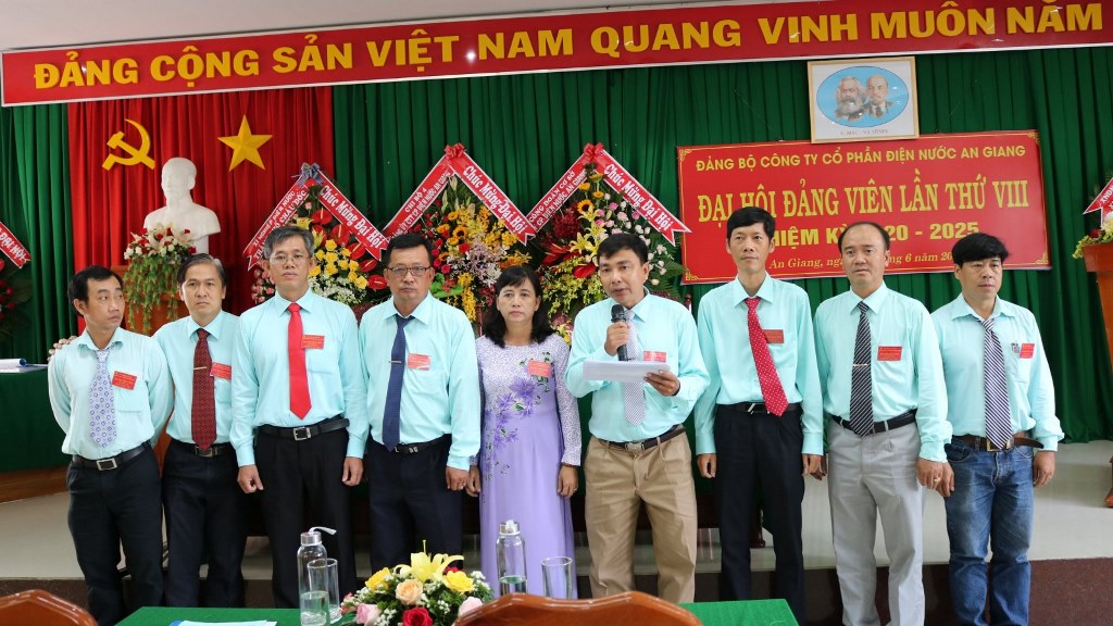 Đồng chí Lương Văn Bạ tái đắc cử Bí thư Đảng ủy Công ty Cổ phần Điện nước An Giang nhiệm kỳ 2020-2025