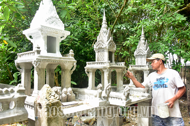 Nghề làm bàn thờ Chư Thiên - gìn giữ nét văn hóa dân tộc
