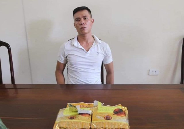 Hà Tĩnh: Bắt quả tang đối tượng vận chuyển 2kg ma túy đá