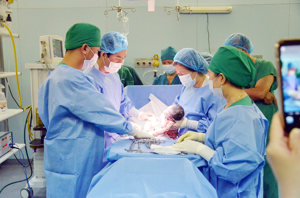 Bệnh viện Đa khoa Hạnh Phúc đón em bé đầu tiên ra đời bằng kỹ thuật thụ tinh trong ống nghiệm