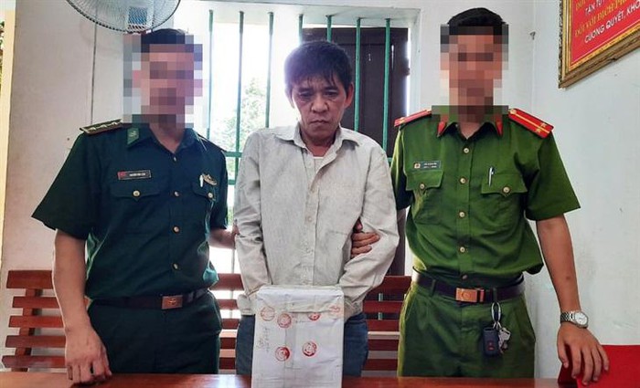 Phá Chuyên án 520T, bắt đối tượng 'ôm' 1kg ma túy đá qua biên giới