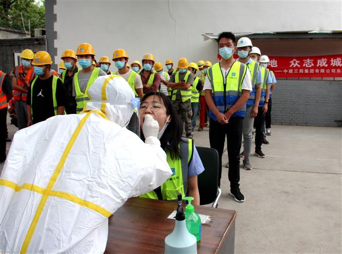 Diễn biến COVID-19 tới 6 giờ sáng 19-6: Thế giới trên 8,5 triệu ca mắc bệnh, một số thành phố châu Âu tái phong tỏa