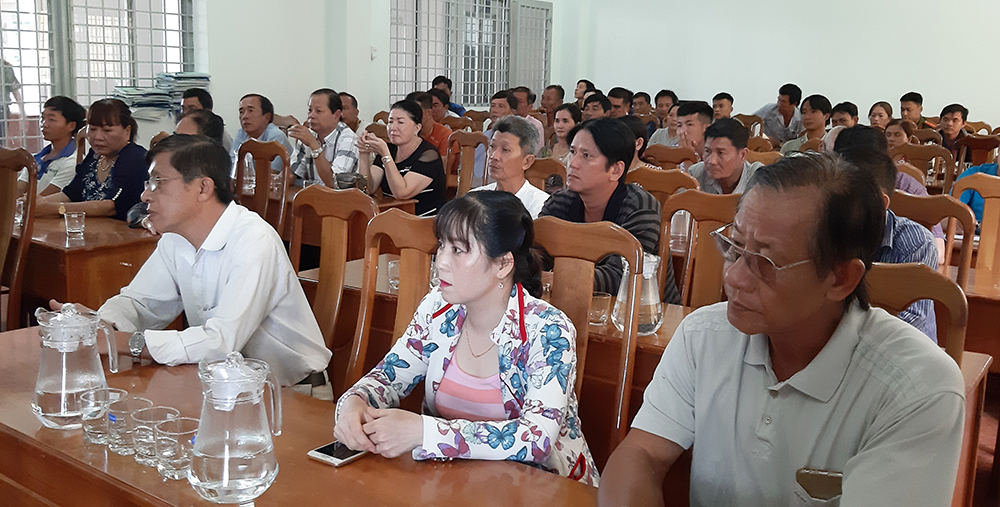 Công an Châu Phú đối thoại người dân về công tác giải quyết thủ tục hành chính