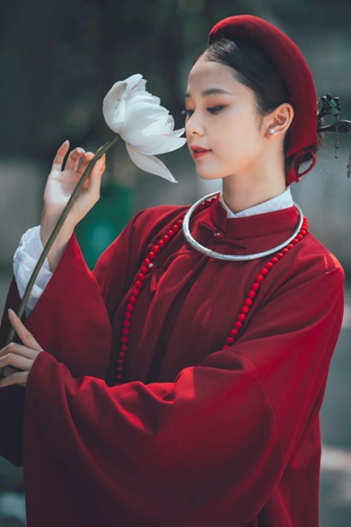 Hoa khôi Tài sắc Việt Nam đẹp 'hút hồn' với áo dài cổ phục