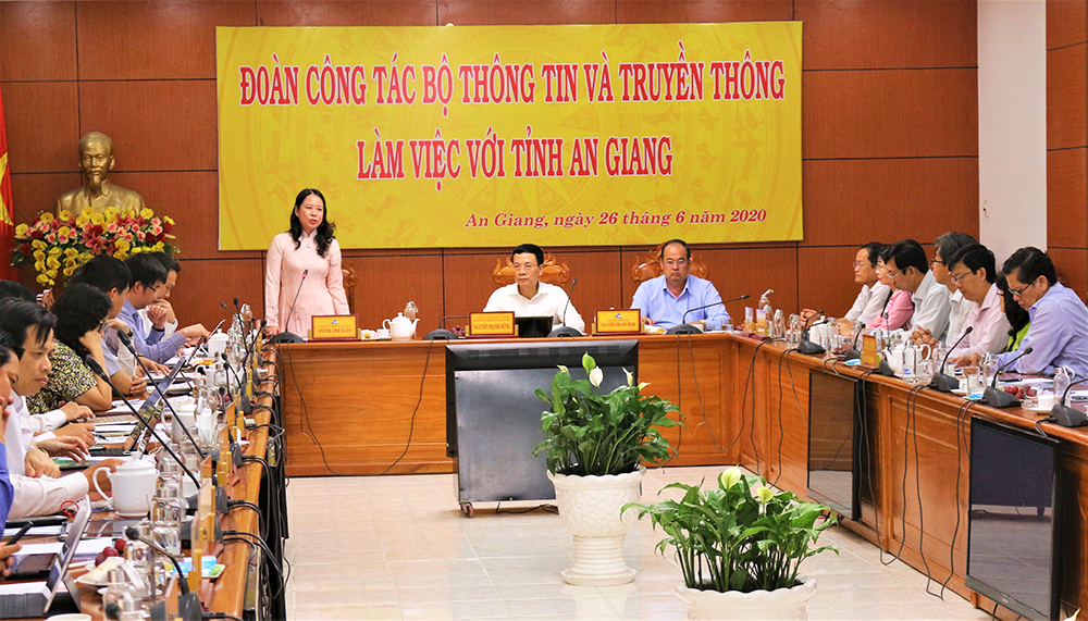 Thúc đẩy xây dựng chính quyền điện tử và phát triển đô thị thông minh