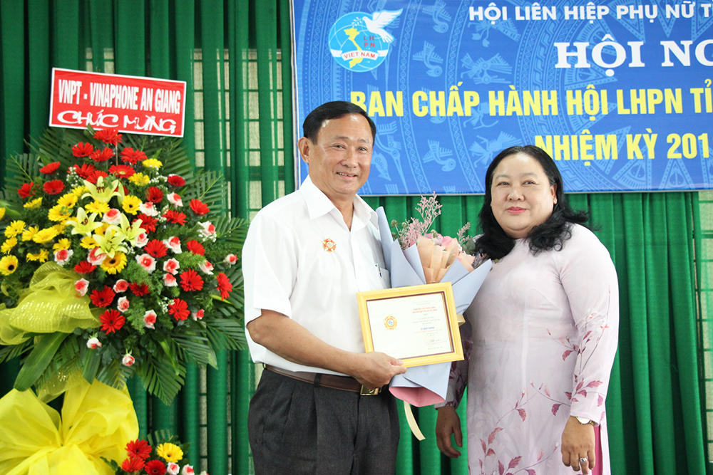 Đồng chí Lê Bích Phượng được bầu giữ chức Chủ tịch Hội Liên hiệp Phụ nữ tỉnh An Giang nhiệm kỳ 2016-2021