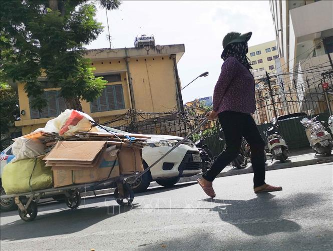 Cách bảo vệ sức khoẻ khi làm việc dưới trời nắng nóng